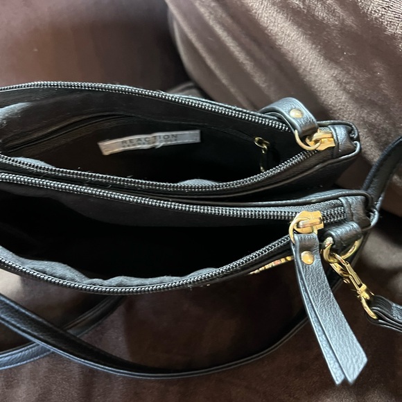 Kenneth Cole Reaction crossbody or shoulder strap wallet. Strap is adjustable - Picture 7 of 10